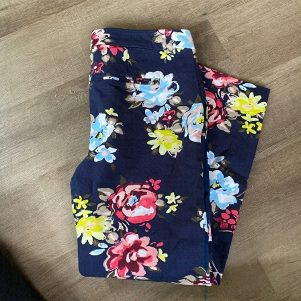 Vibrant Floral Old Navy Mid Rise Harper Cropped Pant size 4